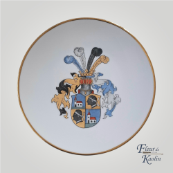 Assiette avec un écusson de...